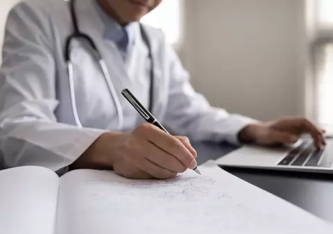 Zeci de mii de locuitori din Iași ar putea să rămână fără asigurare medicală. Cât vor trebui să plătească pentru serviciile medicale?