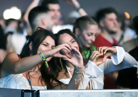 Prima zi a Neversea Kapital 2025 în imagini: Arena Națională, transformată pentru festivalul din București