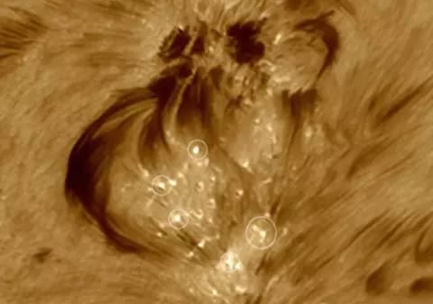 O pată solară masivă aruncă „bombe” magnetice explozive care se îndreaptă spre Pământ. Cum ar putea acestea să ne afecteze