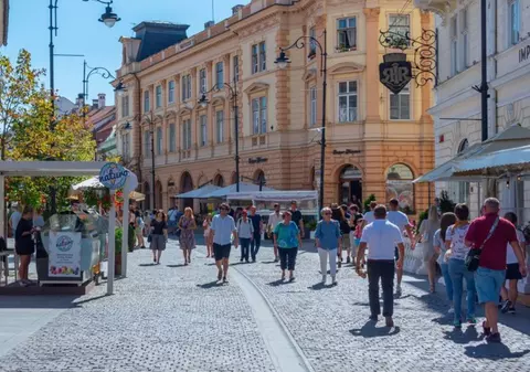 Cât de bogați sunt cei mai bogați români: au salarii de 32 de ori mai mari decât cei mai săraci