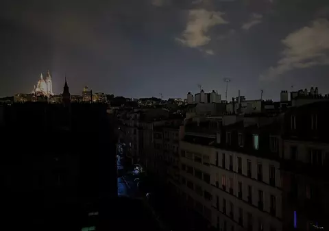 Blackout în Paris din cauza caniculei. Galeriile Lafayette, în întuneric