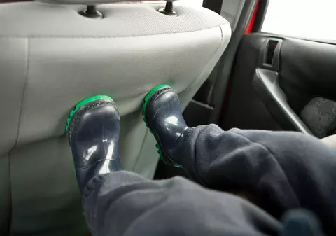 Un băiat de 3 ani a murit după ce a fost uitat 5 ore într-o mașină de un angajat al Protecției Copilului din SUA