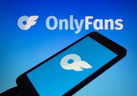 Petiția pentru legalizarea pornografiei în plin război în Ucraina strânge 25.000 de semnături și ajunge la Zelenski