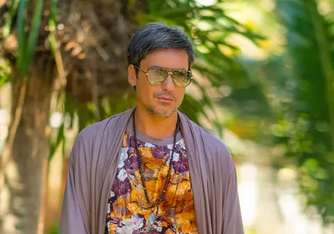 Imaginea cu Radu Vâlcan în coteț, înainte de premiera „Insula Iubirii”, sezonul 9, i-a uimit pe fani. Anunțul făcut printre găini: „Am ajuns la țară”