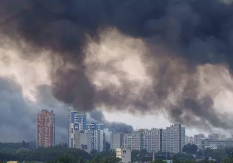 Rusia a atacat cu drone Kievul, după ce Trump a spus că nu a făcut „niciun progres” în negocierea unui armistițiu cu Putin