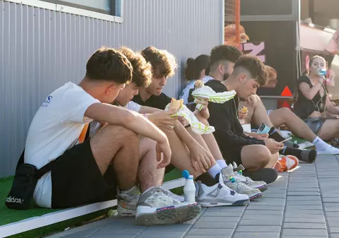 Cât costă o șaorma la Beach! Please 2025. Petrecăreții pot mânca și mici, dar și cartofi prăjiți