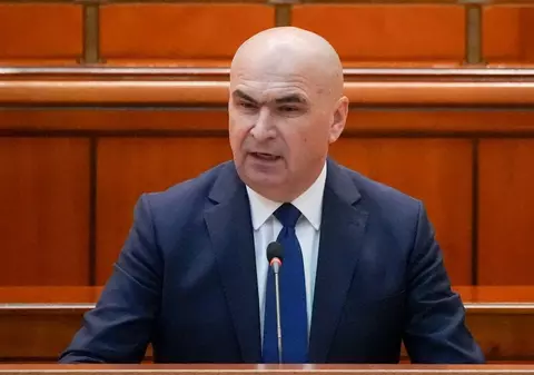 Sindicatele din Parlament acuză „atacul ilegal şi cinic” al Guvernului Bolojan asupra veniturilor angajaților și amenință cu oprirea activității