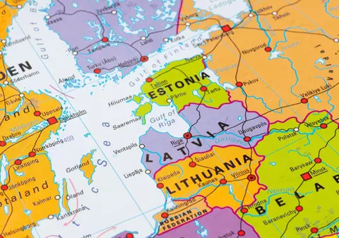 Țara vecină Rusiei care se pregătește de invazie: armata ascunsă în pădure și „dinți de dragon”