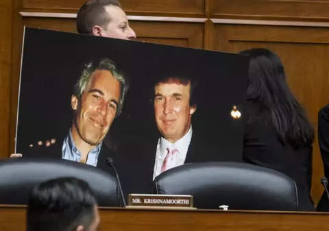 Democrații americani publică „albumul aniversar” al lui Epstein, care conține o notă „dezgustătoare” atribuită lui Trump. Reacția Casei Albe