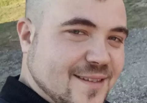 Un tânăr a murit la câteva secunde după ce a fost anunțat că mama sa s-a stins din viață, într-un oraș din Serbia