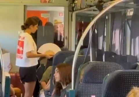 Cum arată o călătorie de coșmar spre Constanța, pe caniculă, într-un tren fără aer condiționat