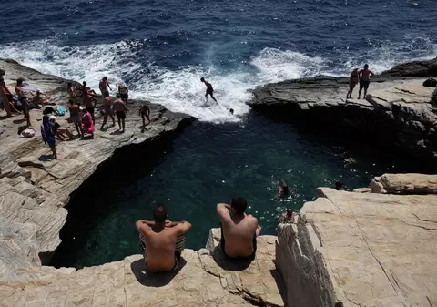 Scurt ghid de supraviețuire și bun simț pentru românii care vor să meargă în Thassos: „Educația se poate face și după cei 7 ani de acasă”