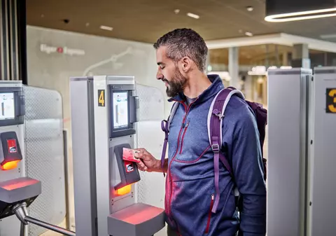 Ce amendă a primit un călător care a plătit biletul de autobuz cu o secundă de întârziere, în Elveția