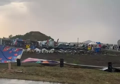 Forza Zu, învinsă de forța naturii. „Cel mai mare concert din ultimii 30 de ani din Timiș”, întrerupt de furtună și reluat către miezul nopții I VIDEO
