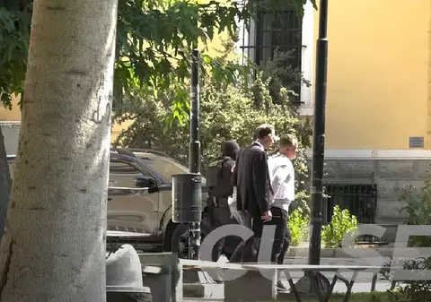 Oligarhul Vladimir Plahotniuc şi asociatul său Constantin Ţuţu, aduși în cătuşe în instanţa din Grecia