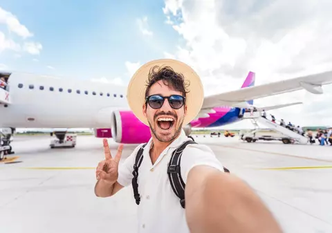 Însoțitoare de zbor: Cele mai bune sfaturi și bune practici ca să zbori ușor în această vară