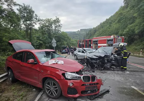 Accident cu cinci români implicați în Bulgaria, la Veliko Târnovo. O mamă și fiul ei au fost aduși cu un elicopter Black Hawk la București