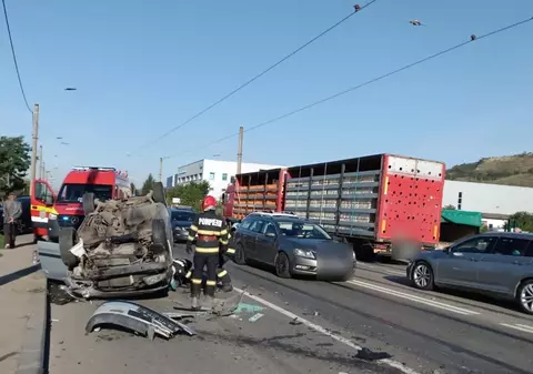 Bulevardul Muncii din Cluj, transformat într-o pistă de curse: accident grav în această dimineață