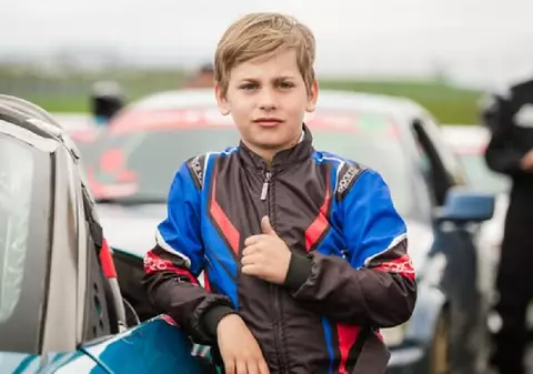 La doar 10 ani, un băiat din Ploiești a devenit cel mai tânăr campion național de drift. Cine este Alexis Stan