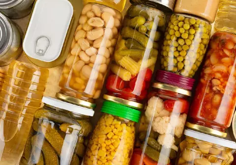 Pericolul ascuns din borcanele din cămară: 4 oameni au murit în Italia. „Este invizibilă și nu modifică gustul”