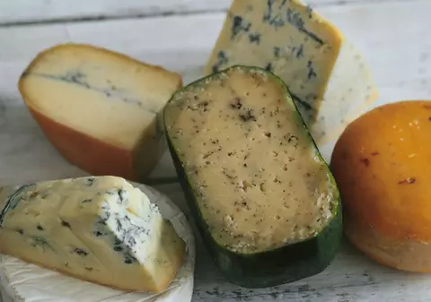 Două persoane au murit după ce au mâncat brânză cu mucegai făcută în Franța. Produsele au fost comercializate la nivel internațional