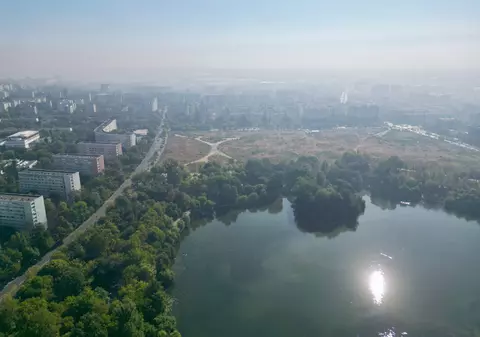 Ministerul Mediului avertizează oamenii din București să evite ieșirile în aer liber: aerul, încă poluat de incendiul de la „Dragonul Roșu”