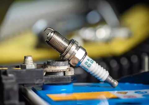 Când trebuie să schimbi bujiile la maşină