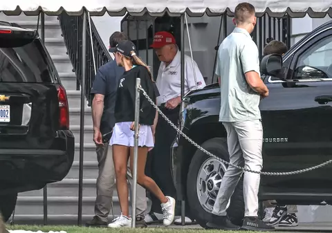 Trump a jucat golf cu nepoata, contrazicând teoriile conspirației despre moartea sa