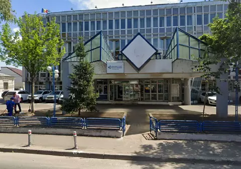 Un IT-ist de la Electrica Galați a murit, după ce s-a aruncat de la etajul 4 al sediului. Bărbatul era în concediu și venise neanunțat la serviciu