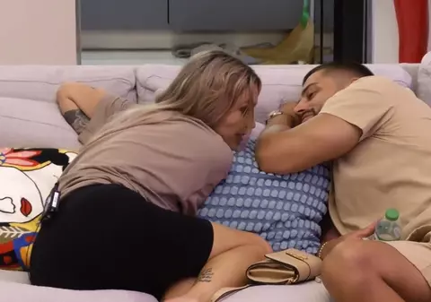 Ella Vișan și ispita Teo de la Insula Iubirii 2025 au flirtat o noapte întreagă: „Nu au fost scântei, au fost artificii”. Ce nu i-ar ierta iubitul Andrei Lemnaru