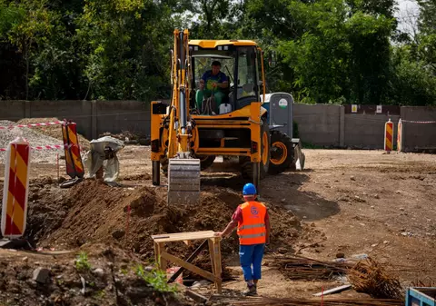 Șantierele din România vor rămâne fără muncitori calificați din cauza măsurilor de austeritate ale Guvernului Bolojan, spun constructorii