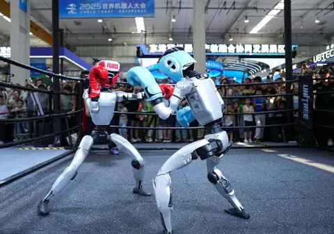 Prima „Olimpiadă” a roboților are loc în China, la Beijing: aceștia se întrec pe pista de atletism, boxează sau joacă tenis de masă