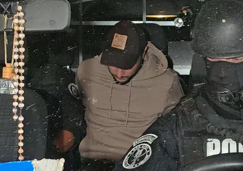 Bărbatul din Otopeni care şi-a ucis un copil a fost reţinut pentru 24 de ore. Negocierile cu el au durat 13 ore