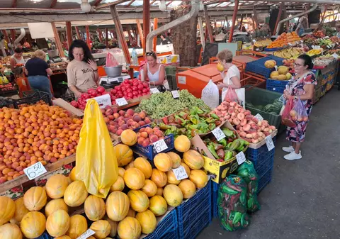 Experiment Libertatea. Cum sunt preţurile la alimente în Bulgaria faţă de România, în pieţe şi la hipermarket. Marile surprize de la raft