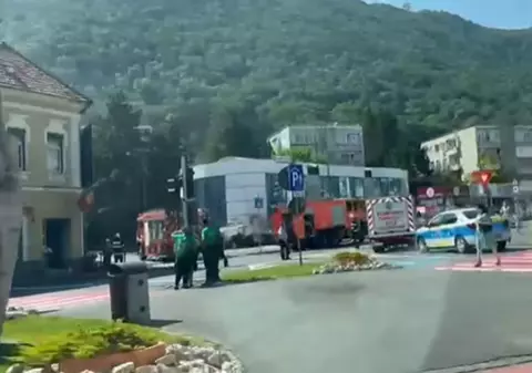 Incendiu la un fast-food din centrul Brașovului. De la ce a izbucnit focul