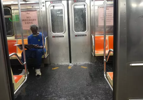 Stare de urgenţă în New York şi New Jersey din cauza ploilor şi inundaţiilor. Peste 1.100 de zboruri au fost anulate