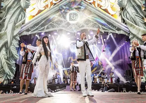 Cântecul de muzică populară care a răsunat la UNTOLD 2025. Pe cine a invitat Irina Rimes pe scenă: „Ne mândrim cu voi”