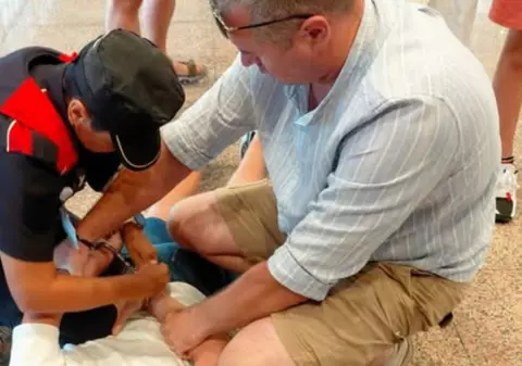 Un jandarm român, care se afla în concediu în Barcelona, a prins un fugar în aeroport