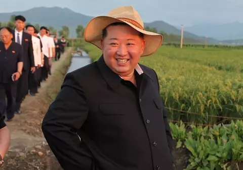 Kim Jong-un lansează „Kim-Burger” pentru turiștii ruși. Este făcut după reteta liderului suprem