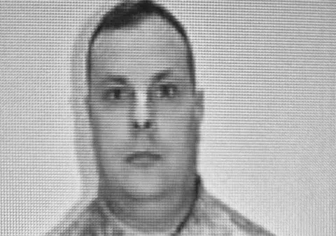 Un militar a murit pe loc în Cluj, după ce roata unui camion a explodat în timp ce o umfla cu colegul său