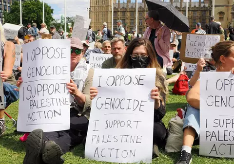Interzicerea organizației „Palestine Action” în Marea Britanie și limitele libertății de exprimare