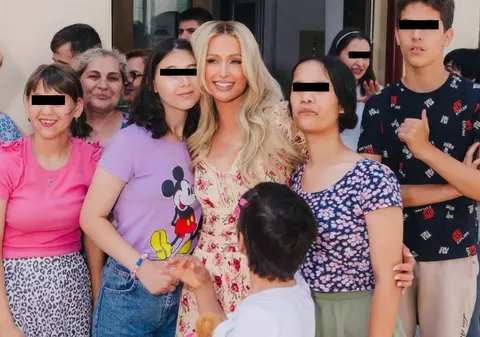 Paris Hilton a ajutat copiii nevoiași din Craiova. Primele declarații ale vedetei: „Am văzut cum arată speranța adevărată”