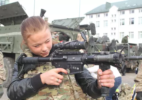 Speriată de amenințarea Rusiei, o țară europeană va instrui elevii din școli să construiască și să piloteze drone