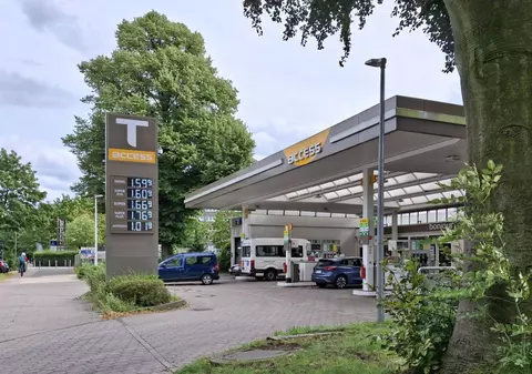 Băiețel de 10 ani, uitat de părinți într-o benzinărie, după o pauză la toaletă, în timpul vacanței în Austria