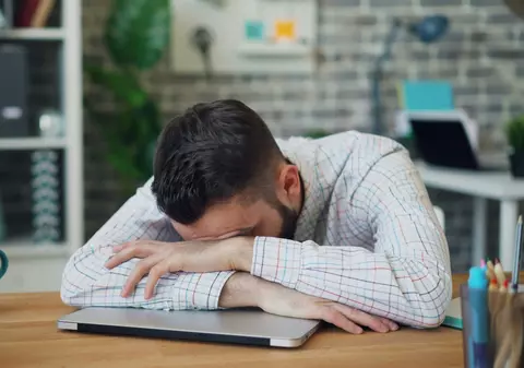 Sistemul medical, sectorul public, industria alimentară și industria farmaceutică sunt domeniile în care românii au cea mai mare încredere să lucreze pe timp de criză