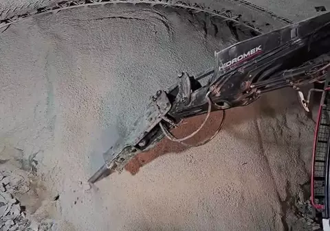 Un pas înainte pentru drumul pe A1 de la Vama Nădlac la Sibiu: primul tunel, sectorul Margina-Holdea, a fost străpuns