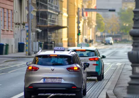 O turistă a plătit 1.500 de euro pentru o cursă cu taxiul de 1,5 km și a rămas fără bani pentru restul călătoriei prin sudul Europei