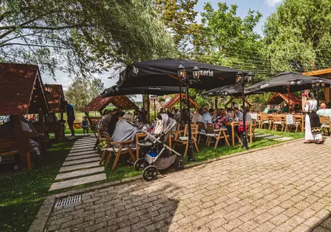 „Un grătar mare, unde un român prietenos este gata să vă gătească friptura perfect”. Restaurant celebru în țară deschis acum și în Belgia