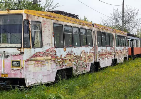 Primarul din Ploiești acuza Consiliul Local de blocarea achiziției de tramvaie noi: „Ne țin în conserve vechi de 50 de ani” 