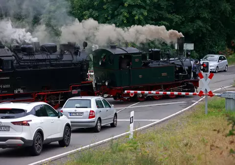 Un șofer din Iași a trecut pe roșu la barieră, dar greșelile făcute de polițist în procesul verbal l-au scăpat de amendă